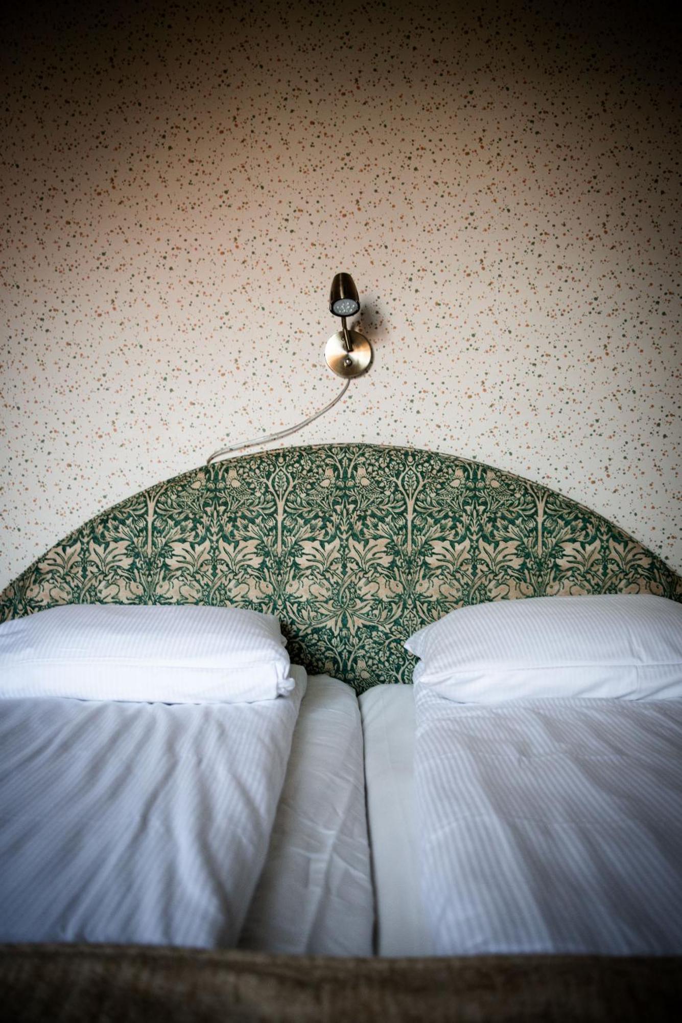 Hotel Tanum Gestgifveri タヌムスヘーデ エクステリア 写真