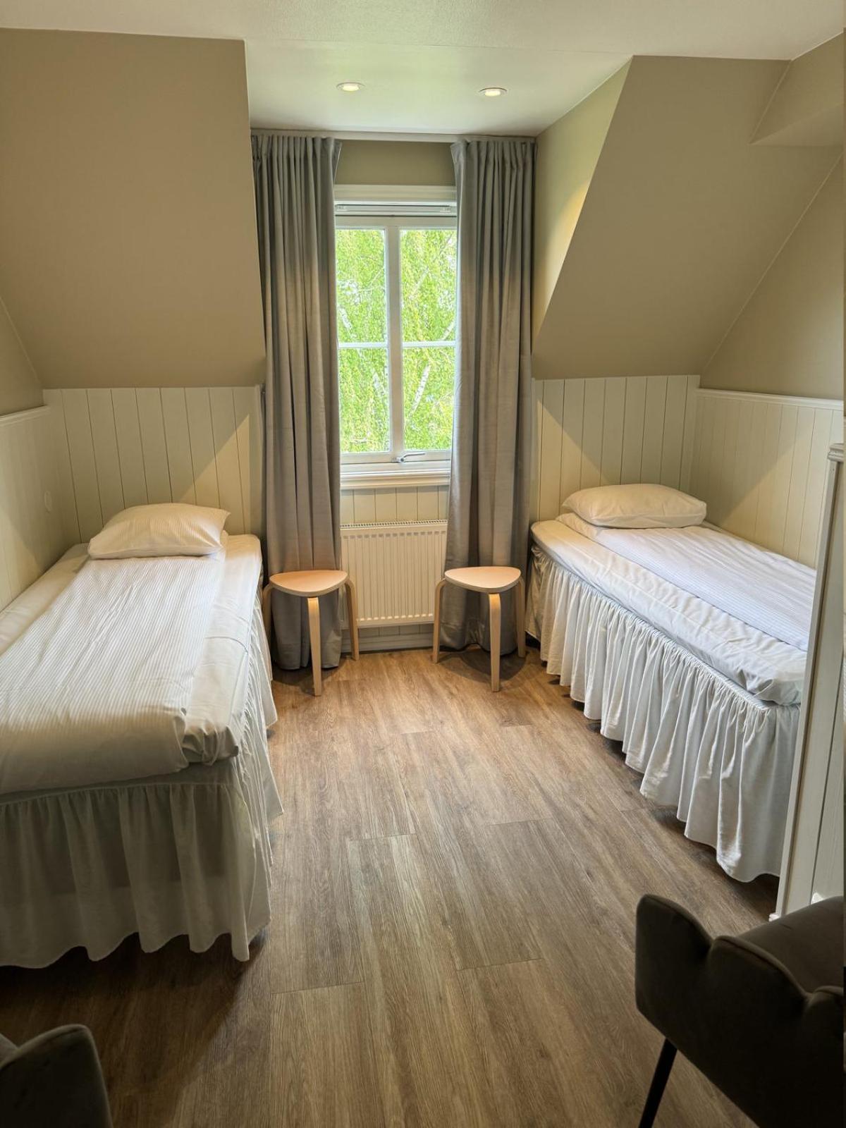 Hotel Tanum Gestgifveri タヌムスヘーデ エクステリア 写真