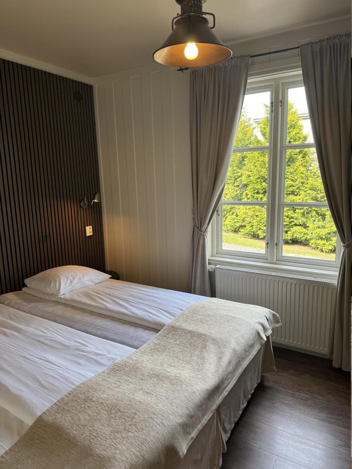 Hotel Tanum Gestgifveri タヌムスヘーデ エクステリア 写真