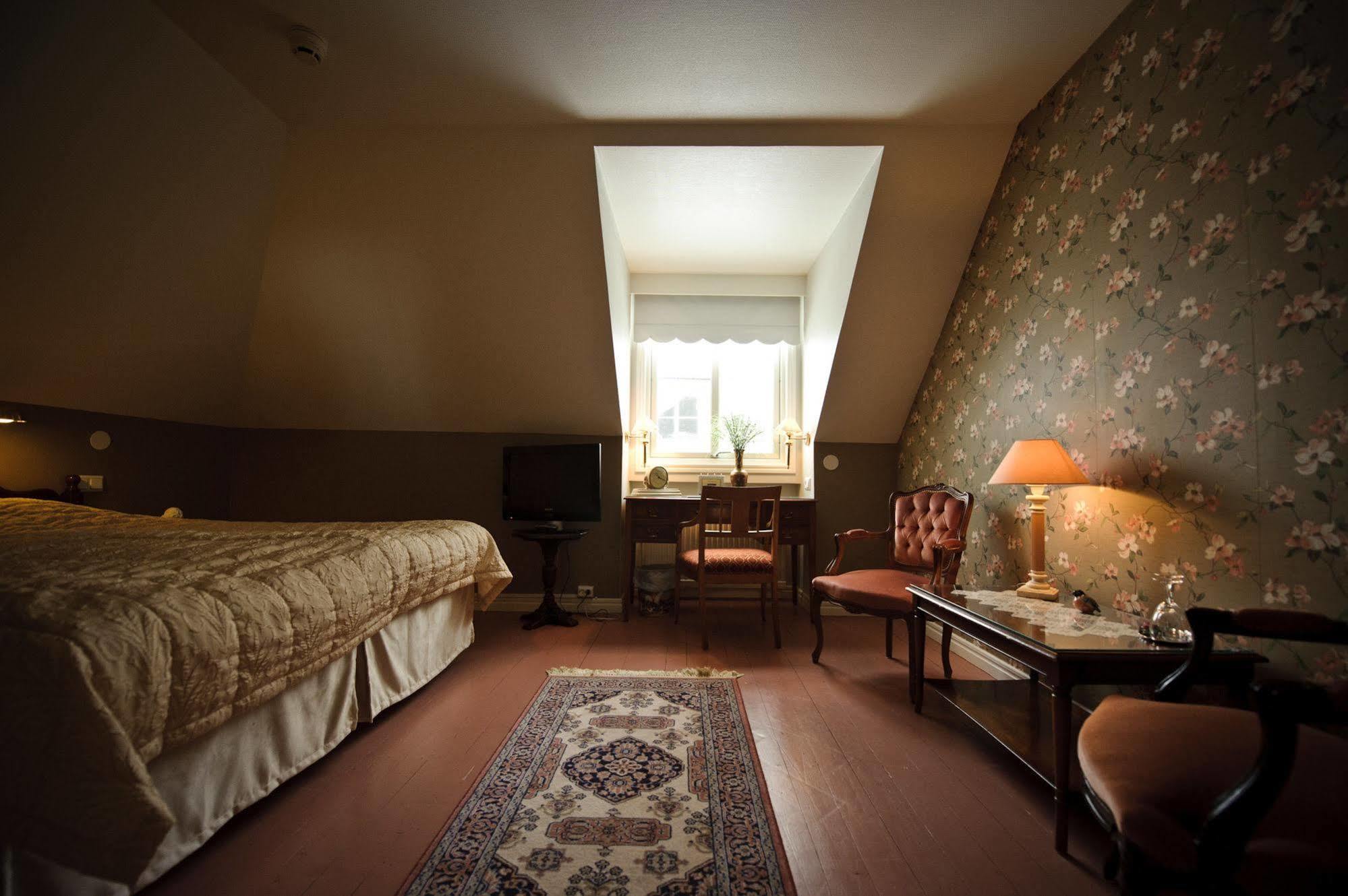 Hotel Tanum Gestgifveri タヌムスヘーデ エクステリア 写真