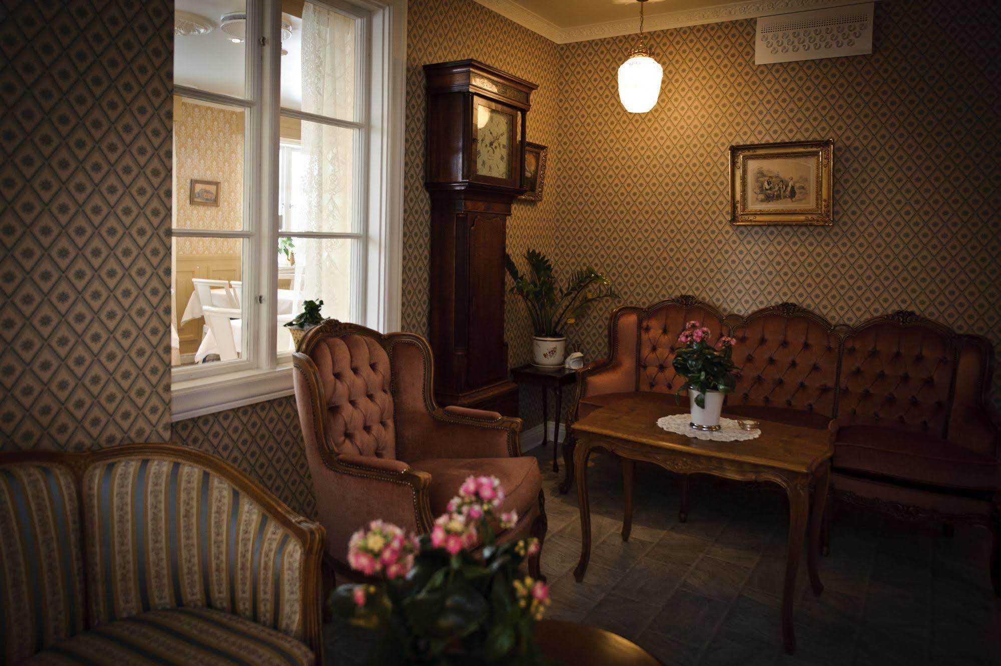 Hotel Tanum Gestgifveri タヌムスヘーデ エクステリア 写真